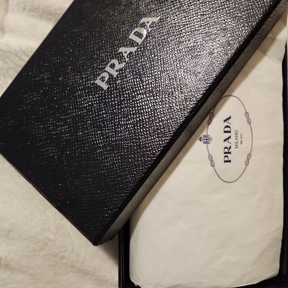 PRADA Orchidea Saffiano Metall Wallet with Detachable ID Holder with Chain & COA - Picture 15 of 16